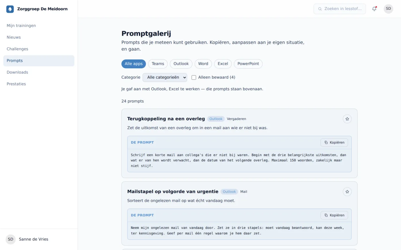 Promptgalerij met 24 kant-en-klare prompts, filters per Microsoft 365-app en de prompts die bij het werk van deze deelnemer passen bovenaan